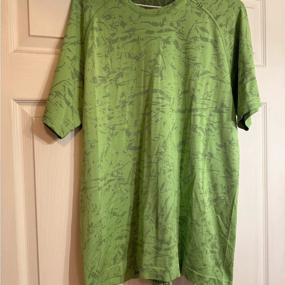 Men's Lululemon size Large Metal Vent Tech Short Sleeve 2.0